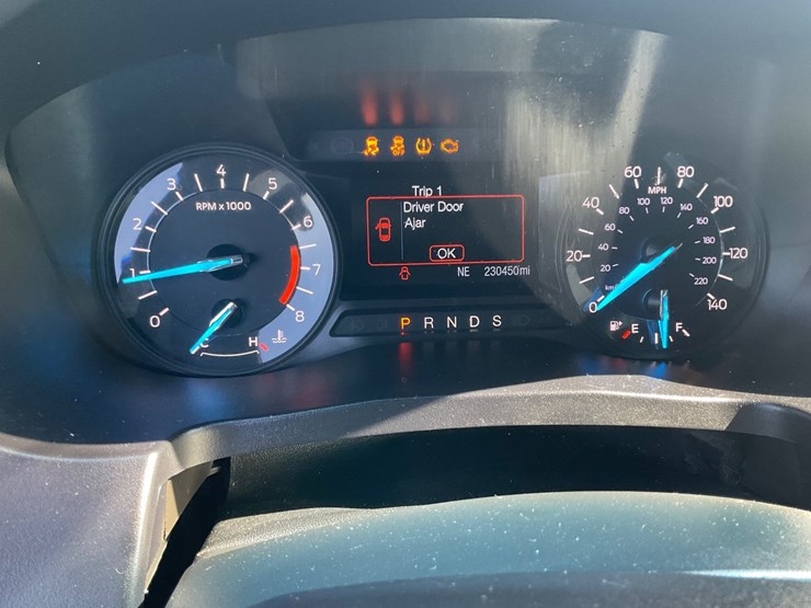 2016-ford-explorer-image-15