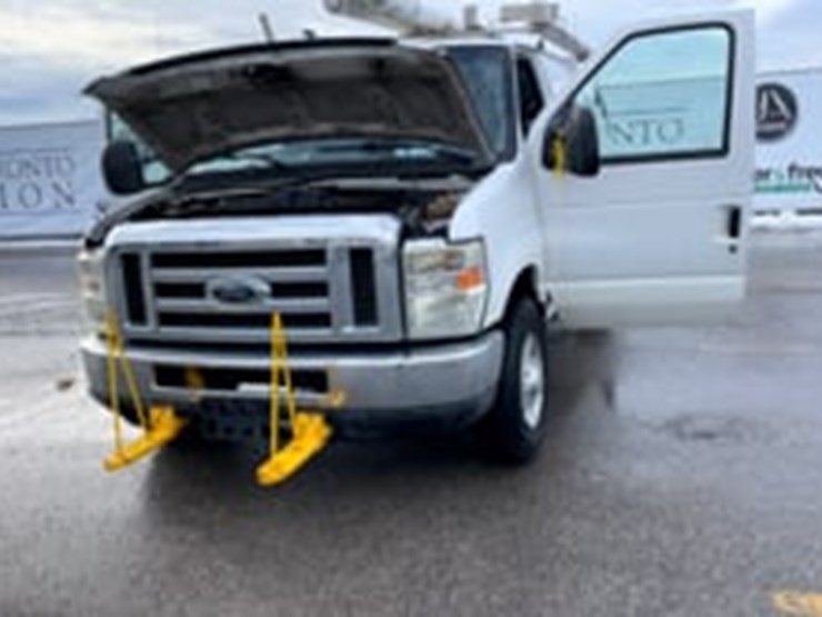 2010-ford-cargo-image-9