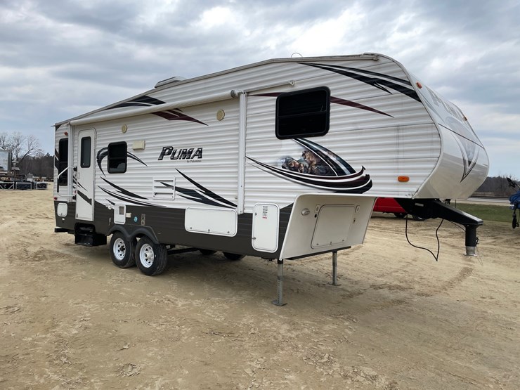 #201-•-2014-palomino-puma-253-fbs-27'-fifth-wheel-camper-(has-wi-title)-image-1