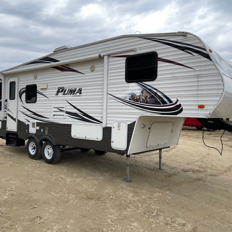 #201 • 2014 Palomino Puma 253-FBS 27' Fifth-Wheel Camper (Has WI Title)