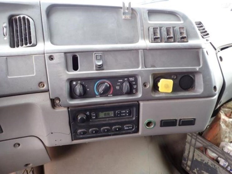 1999-sterling-l9513-image-17