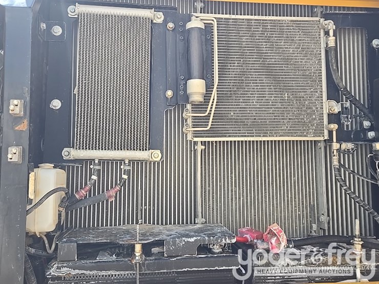 2017-deere-210g-lc-image-49