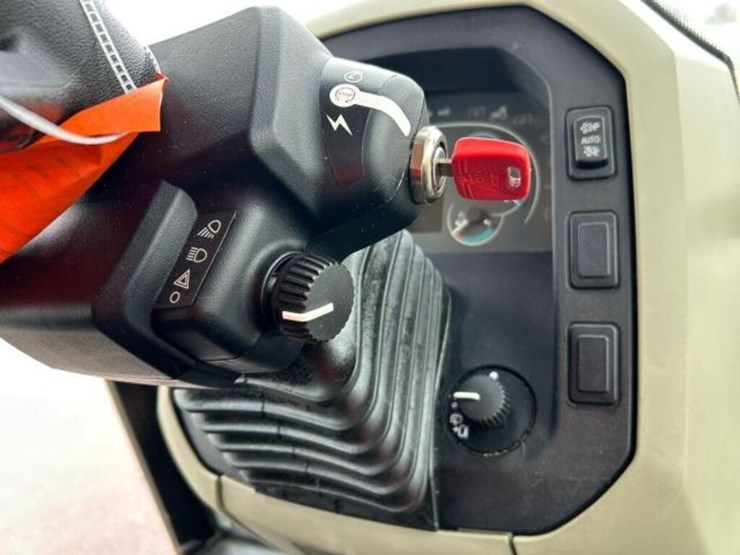 2016-john-deere-5085e-image-14