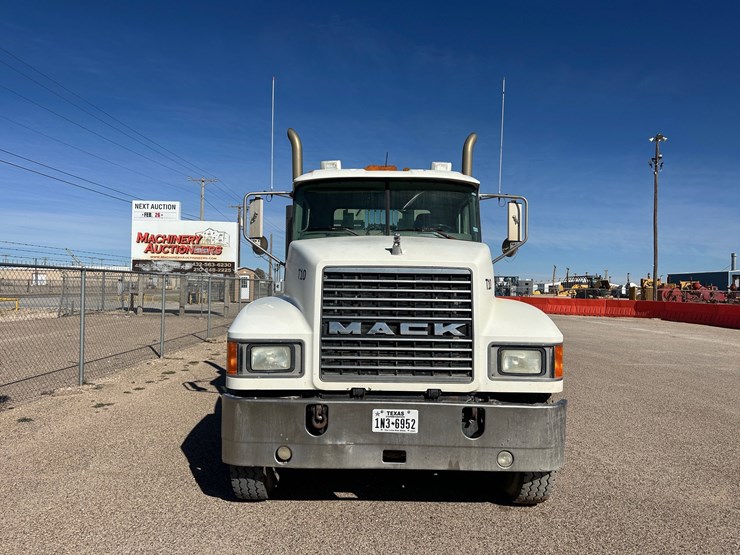 2005-mack-chn613-image-2
