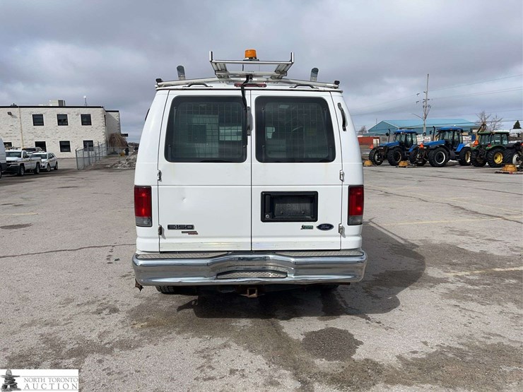 2011-ford-cargo-image-6