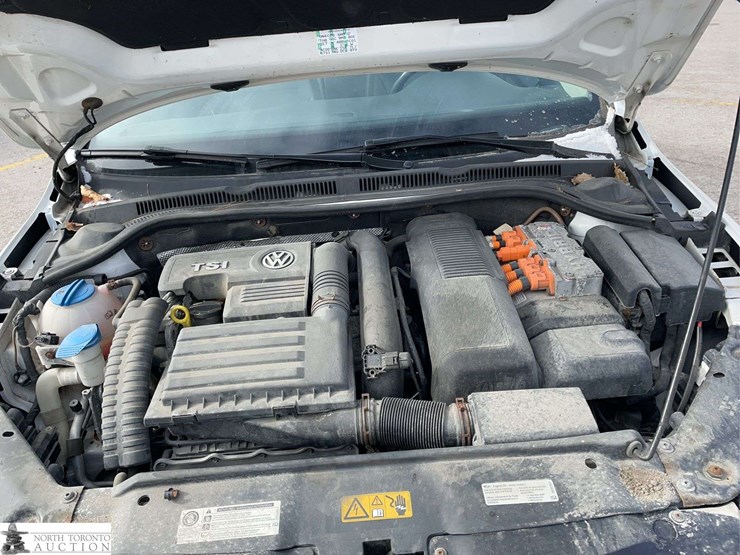 2013-volkswagen-jetta-hybrid-trendline-4dr-sedan-image-10