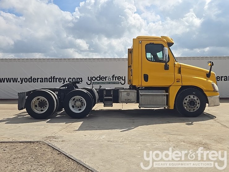 2012-freightliner-cascadia-125-image-6