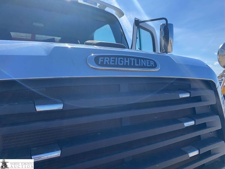 2016-freightliner-108sd-image-34