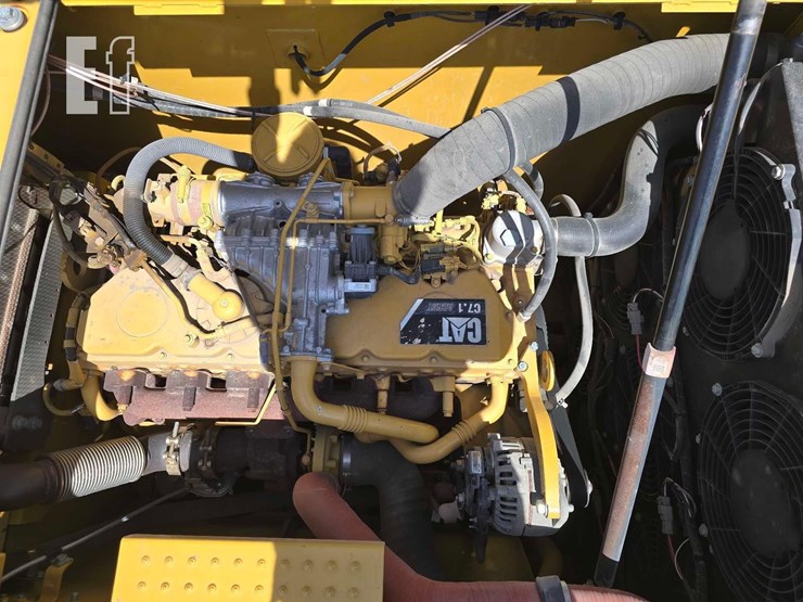 2020-caterpillar-326-image-26