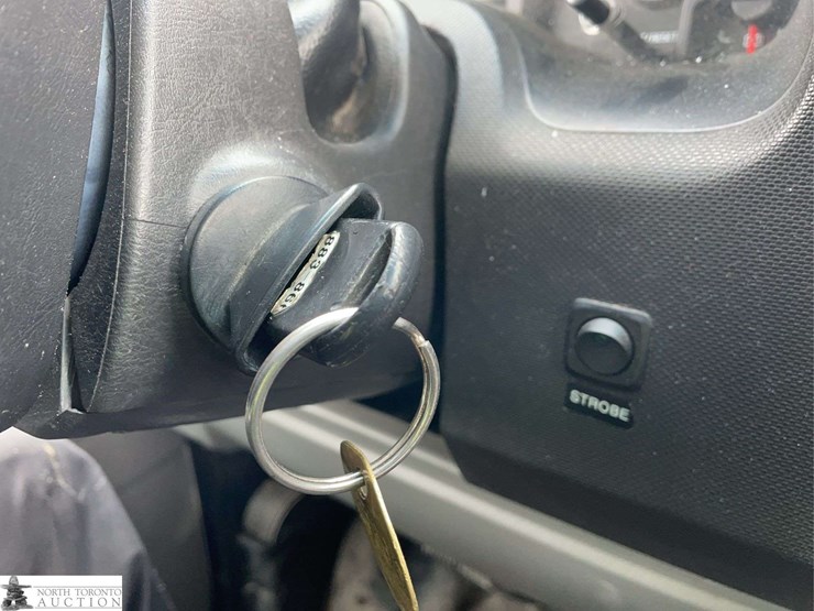 2009-ford-cargo-image-17