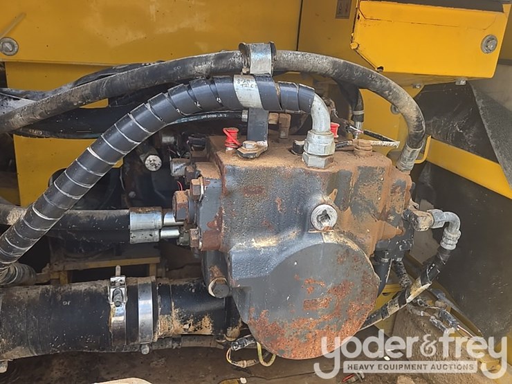 2015-komatsu-pc490-lc-11-image-52