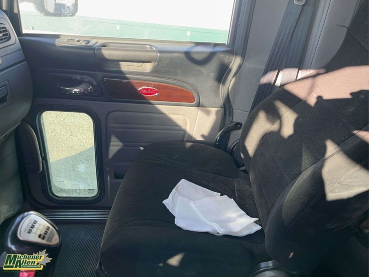 2012-peterbilt-386-image-18