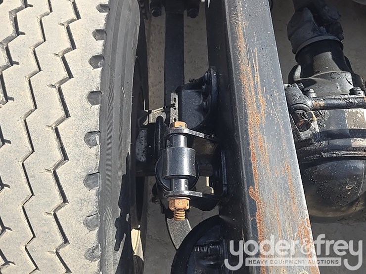 2014-freightliner-cascadia-113-image-28