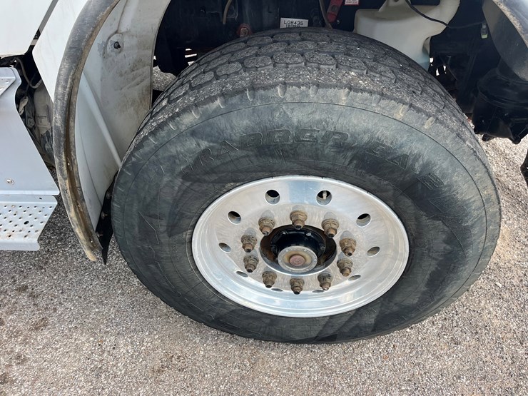 2020-freightliner-m2-106-image-11