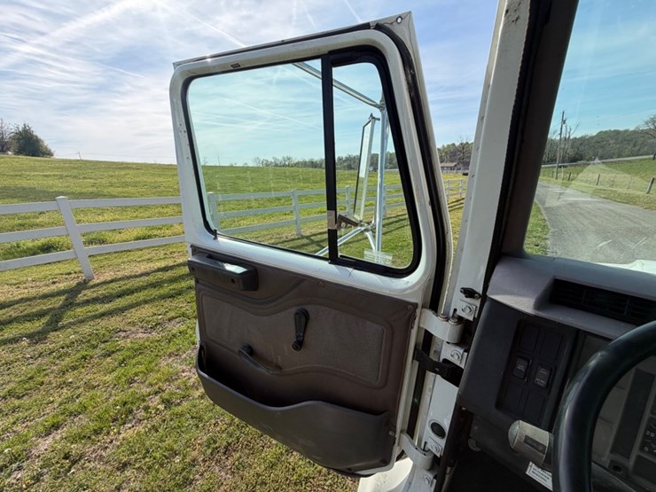 1997-international-4700-image-19