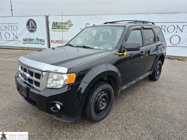 2010-ford-escape-image-1