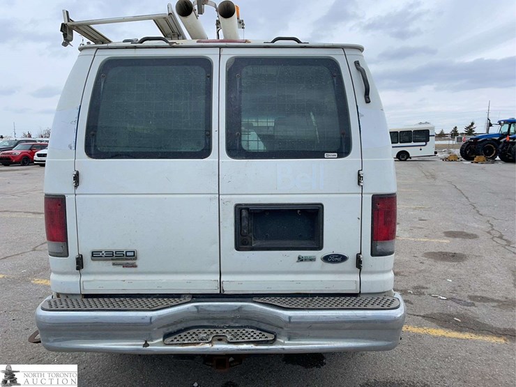 2012-ford-cargo-image-6