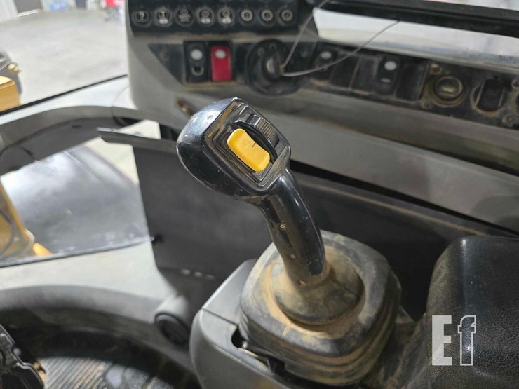 2014-caterpillar-938k-image-19