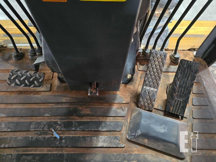 2012-deere-772g-image-15