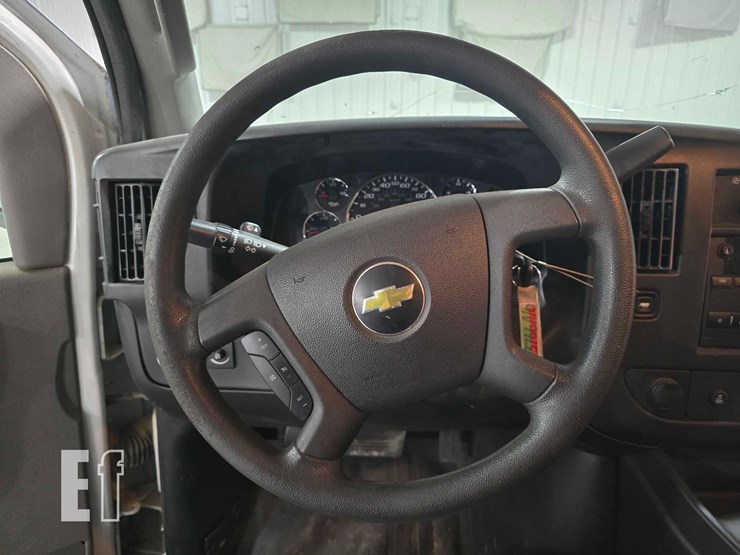 2017-chevrolet-express-2500-image-10