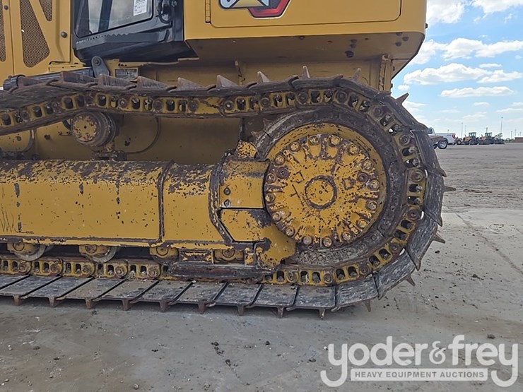 2021-caterpillar-d1-image-13