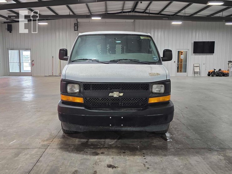 2017-chevrolet-express-2500-image-7