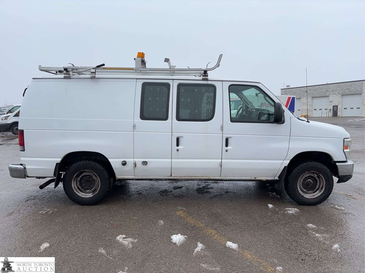 2011-ford-cargo-image-4