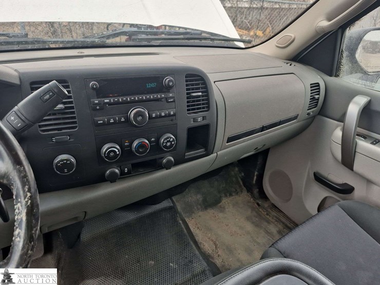 2013-chevrolet-silverado-1500-image-14