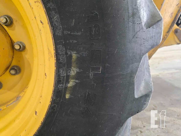 2011-deere-310j-image-33