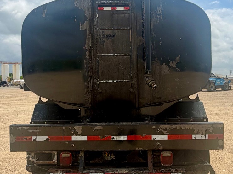 2000-freightliner-fl80-image-6