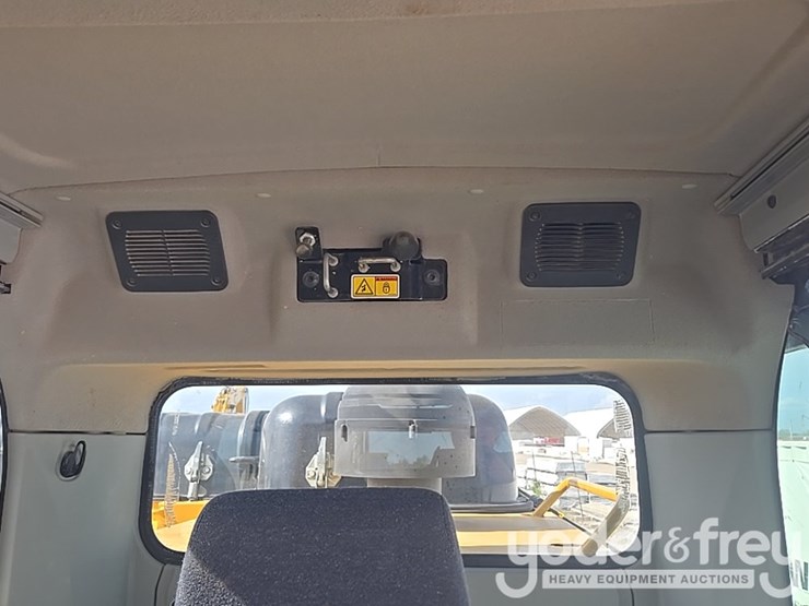 2017-caterpillar-336fl-image-100