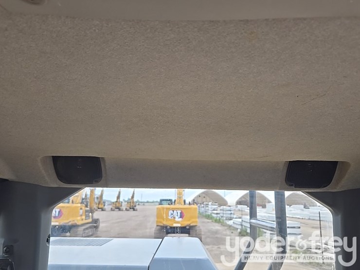 2017-deere-210g-lc-image-120