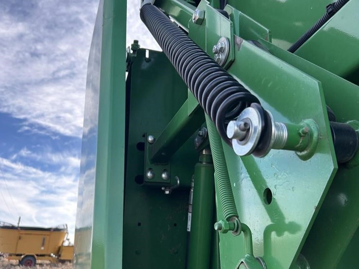 2019-john-deere-560m-image-31