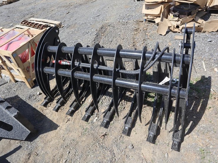 future-skid-steer-grapple-image-1