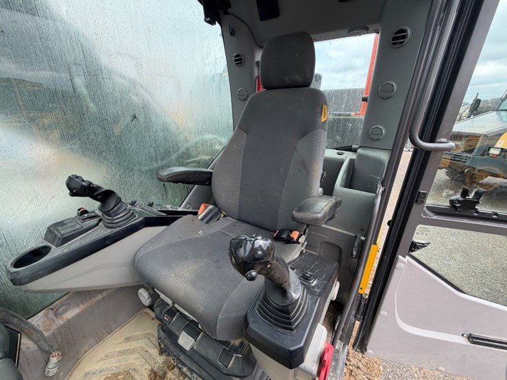 2022-volvo-ec300el-image-16