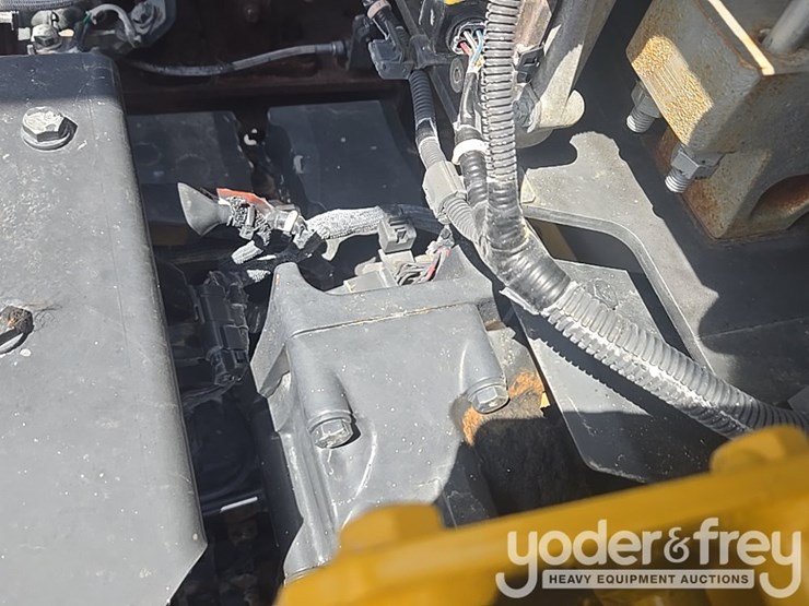 2015-komatsu-pc490-lc-11-image-104