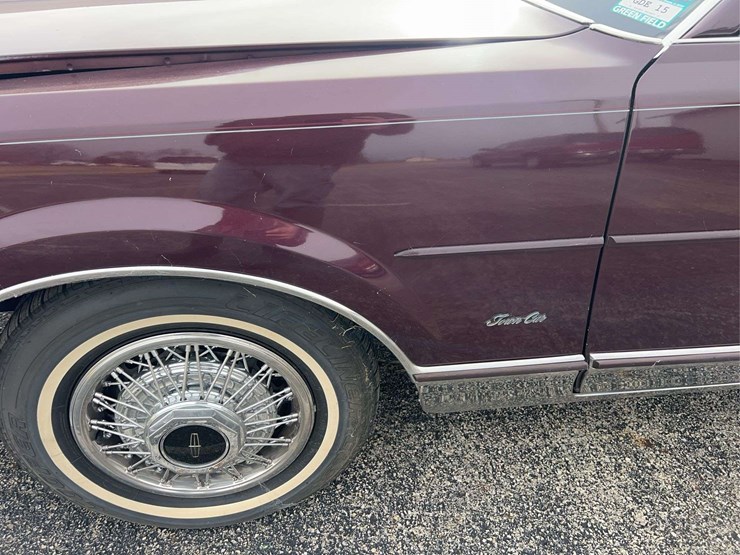 1989-lincoln-town-car-image-15