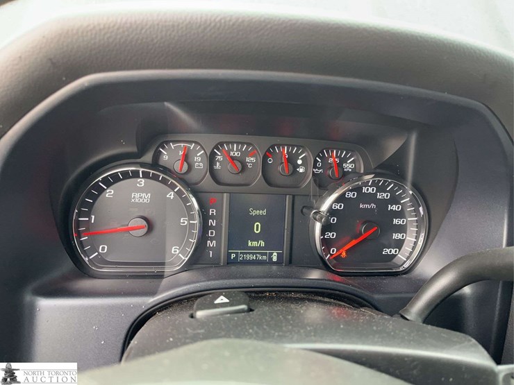 2015-chevrolet-silverado-2500hd-image-12