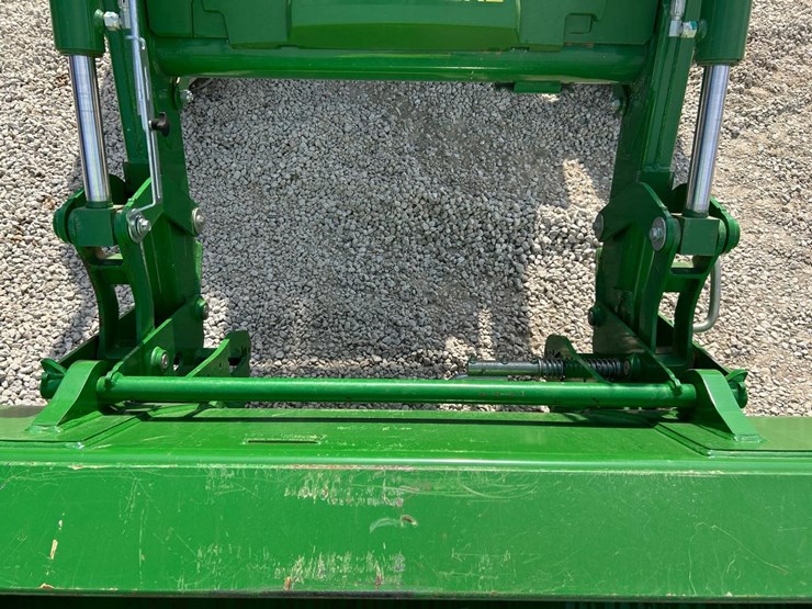 2021-john-deere-5075e-image-10