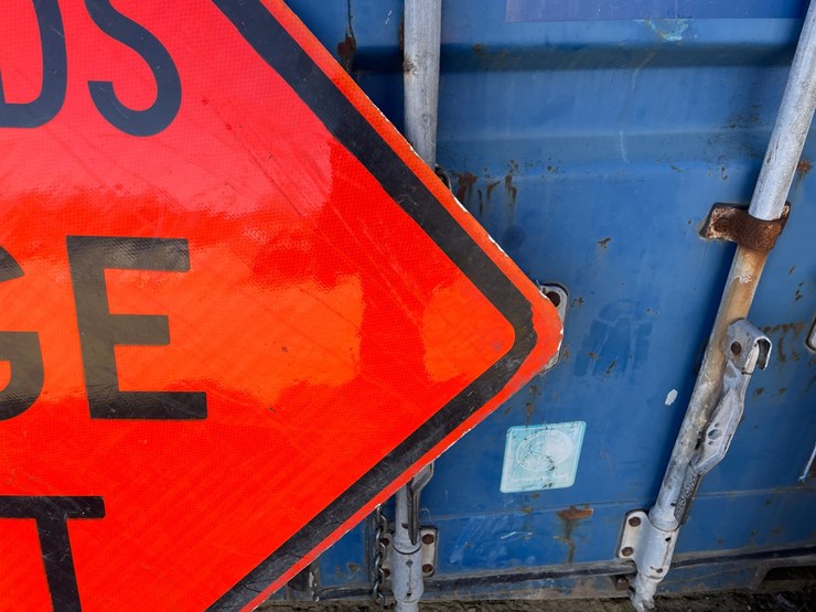 #3934-•-retired-fiberglass-road-signs-image-5