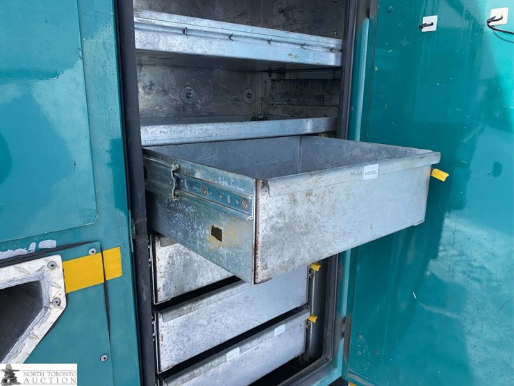 2010-freightliner-m2-106-image-42