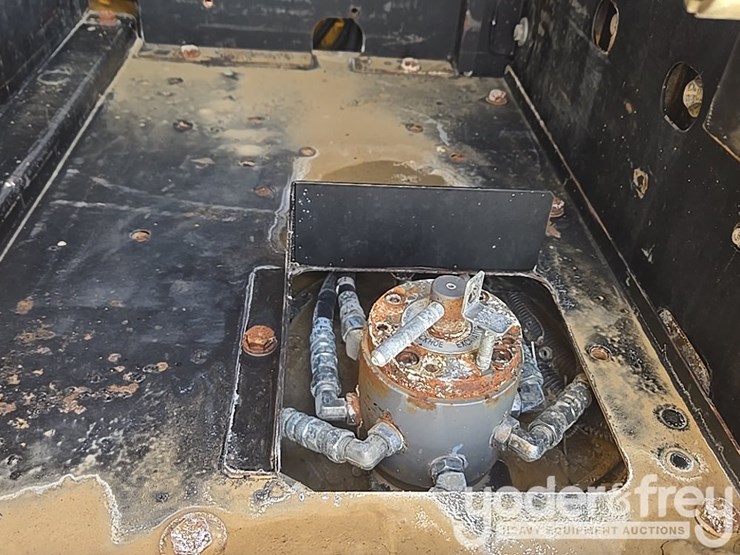 2017-deere-210g-lc-image-44