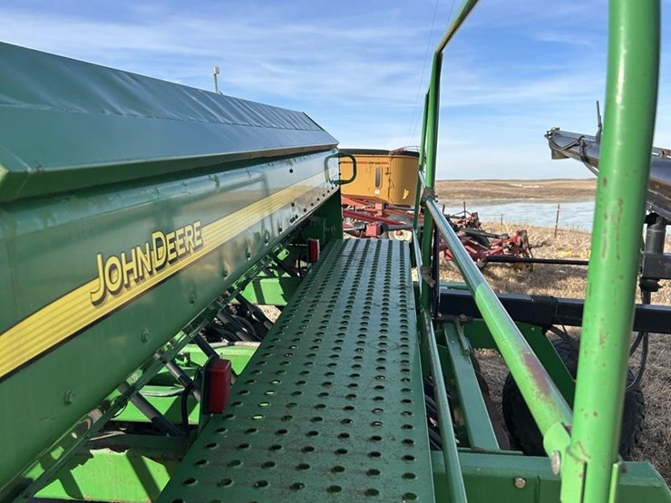 2004-john-deere-1590-image-23