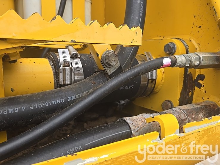 2014-komatsu-d61px-23-image-46