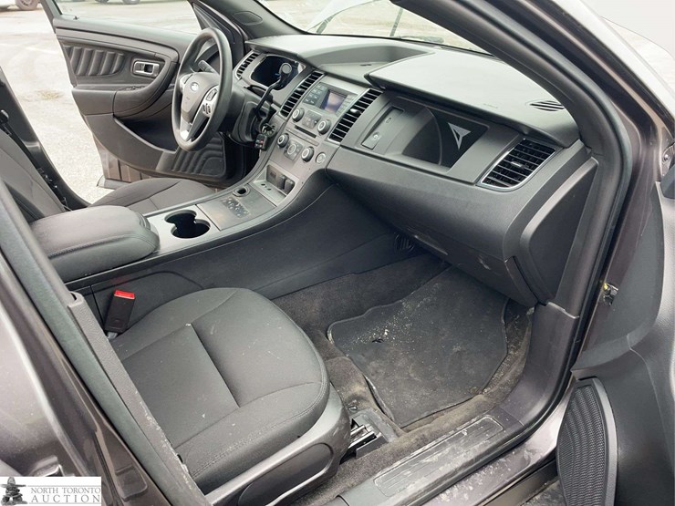 2015-ford-taurus-image-19