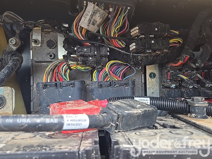 2021-caterpillar-d1-image-41