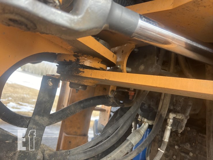 2014-case-521f-xr-image-17