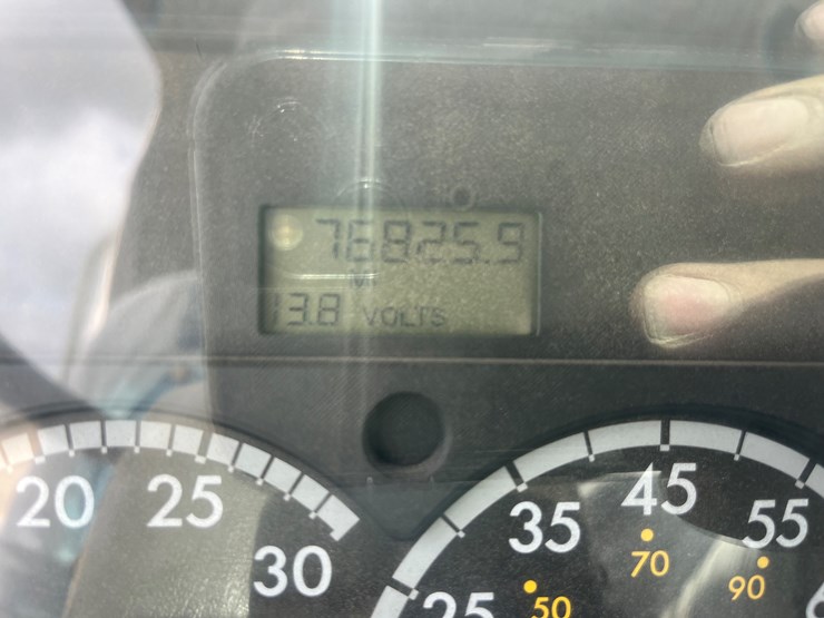 2005-sterling-lt9500-image-20