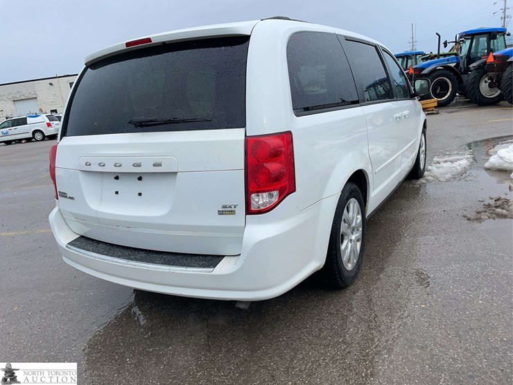 2014-dodge-grand-caravan-sxt-image-5