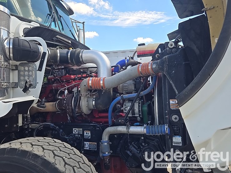 2014-kenworth-t880-image-93